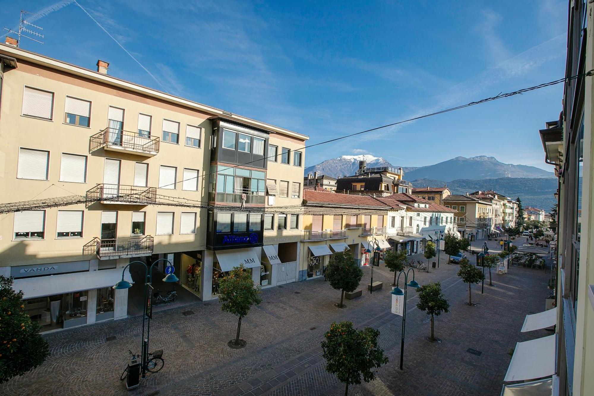 Riva Centro Apartment - Happy Rentals Exterior foto